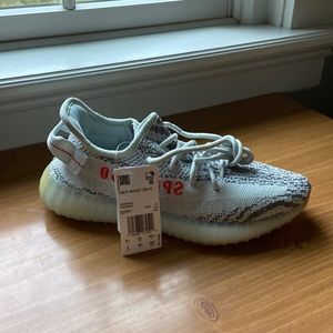 Yeezy boost 350 V2 blue tint